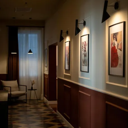 Maison Ines Luxury 住宿加早餐酒店